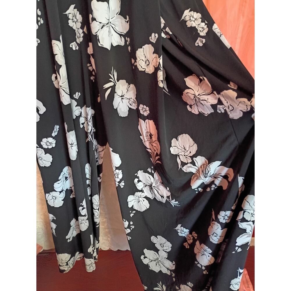 Lane Bryant Black and White Floral V-Neck Wide-Leg Jumpsuit Sz 30/32 - Picture 6 of 9
